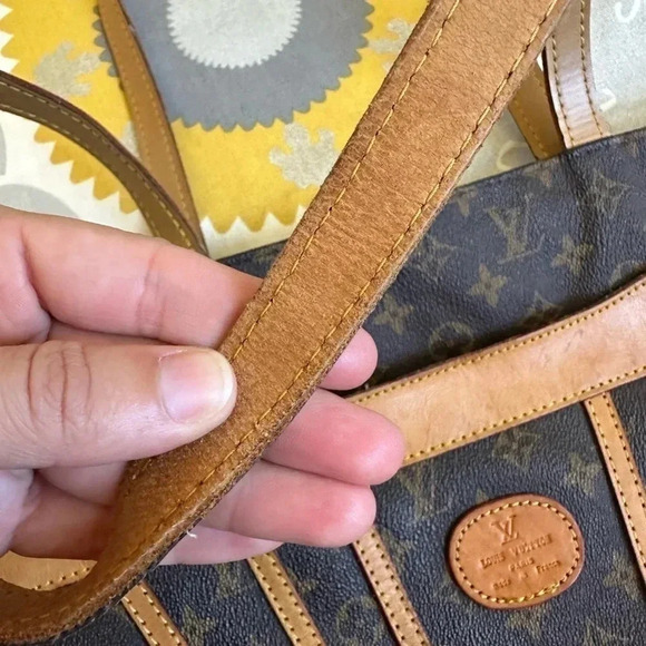 Louis Vuitton large should tote bag - Picture 4 of 16